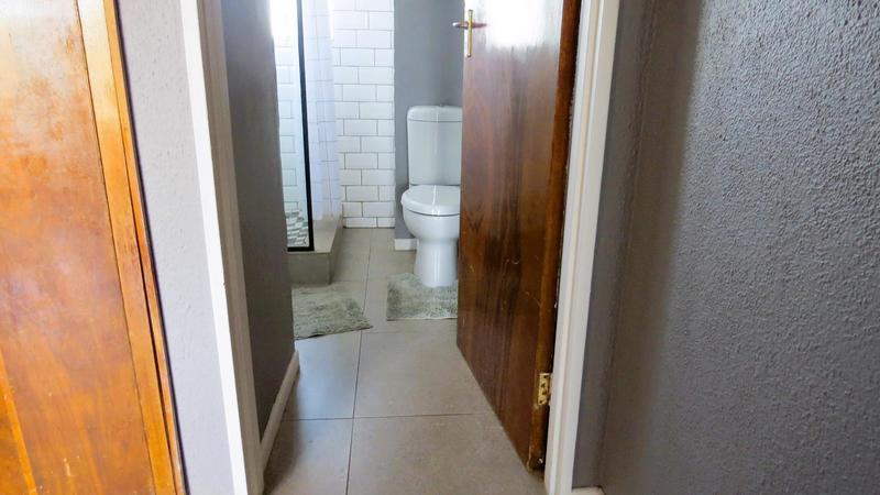 1 Bedroom Property for Sale in Oostersee Western Cape